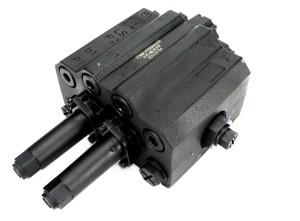 Rozdzielacz hydrauliczny do ładowaczy czołowych (LS - Load Sensing) 2-sekcyjny (1 x sekcja pływająca) max przepływ 90L - sterowany na linkę i joystick VOIMA